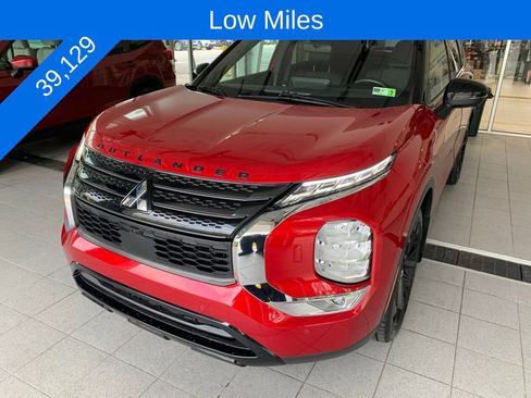 Used 2023 Mitsubishi Outlander SE AWD/4WD image 2