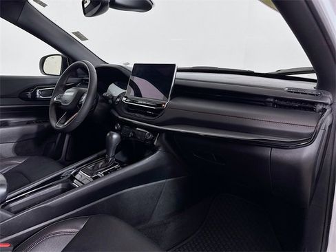 Used 2024 Jeep Compass Trailhawk image 27