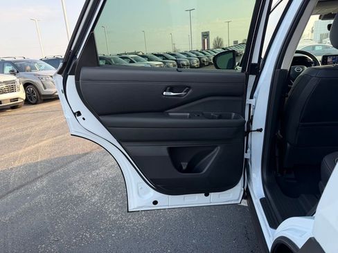 New 2026 Nissan Pathfinder SL w/ SL Premium Package image 15