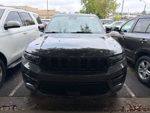 Used 2024 Jeep Grand Cherokee Altitude AWD/4WD image 2