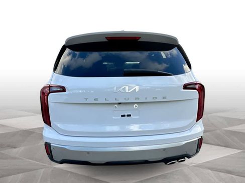 Certified 2024 Kia Telluride S FWD image 7
