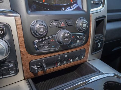 Used 2018 RAM 1500 Laramie image 22