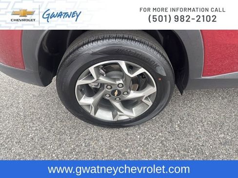 Used 2025 Chevrolet Trax LT image 11