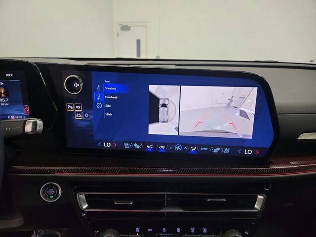 Used 2025 Chevrolet Traverse RS FWD image 41