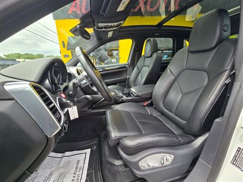 Used 2018 Porsche Cayenne S Platinum AWD/4WD image 17