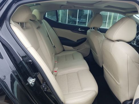 Used 2017 Nissan Maxima Platinum FWD image 15