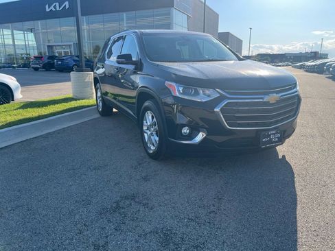 Used 2020 Chevrolet Traverse LT w/ Driver Confidence II Package AWD/4WD image 1