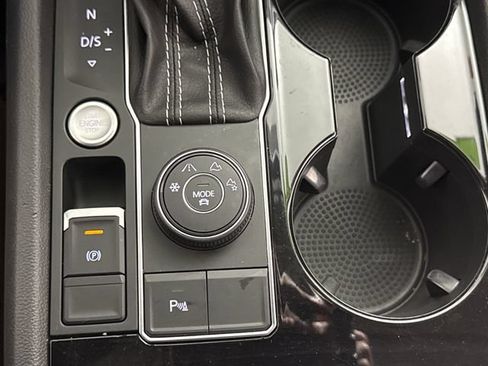 Used 2023 Volkswagen Atlas SEL R-Line AWD/4WD image 44