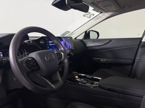 Used 2025 Lexus NX 250 FWD w/ Cold Area Package image 4