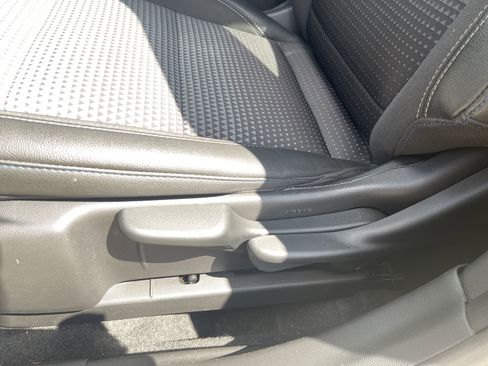 Used 2025 Chevrolet Trax LT image 35