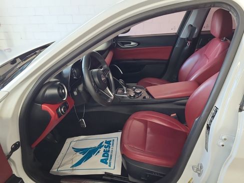 Used 2018 Alfa Romeo Giulia RWD image 6