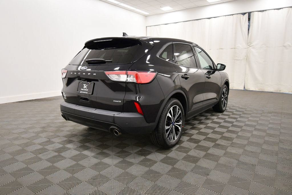 Used 2022 Ford Escape SE w/ SE Sport Appearance Package AWD/4WD image 8