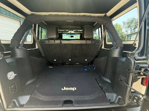 Used 2017 Jeep Wrangler Unlimited Sahara w/ Max Tow Package AWD/4WD image 17