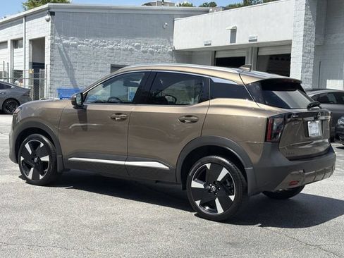 Used 2025 Nissan Kicks SR FWD image 2