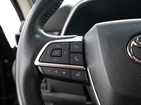 Used 2024 Toyota Highlander Limited AWD/4WD image 29