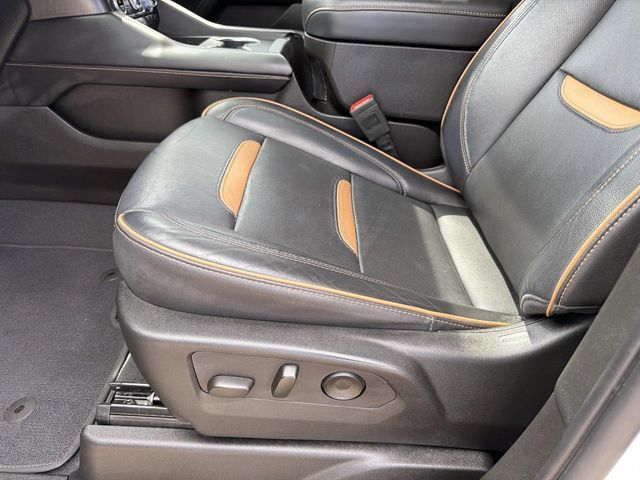 Used 2024 GMC Yukon AT4 w/ Technology Package AWD/4WD image 22