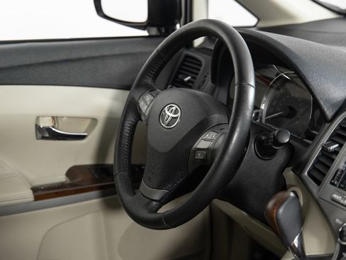 Used 2012 Toyota Venza XLE w/ XLE Premium Pkg image 24