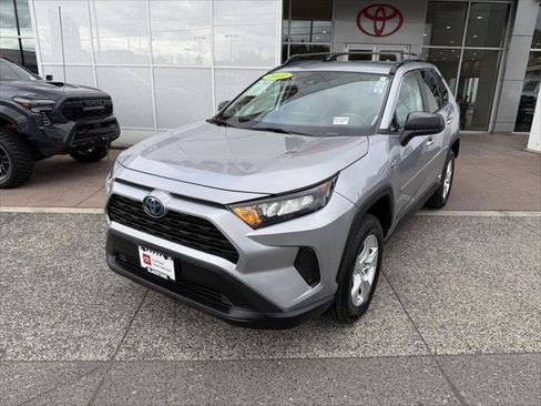 Certified 2021 Toyota RAV4 LE AWD/4WD image 2