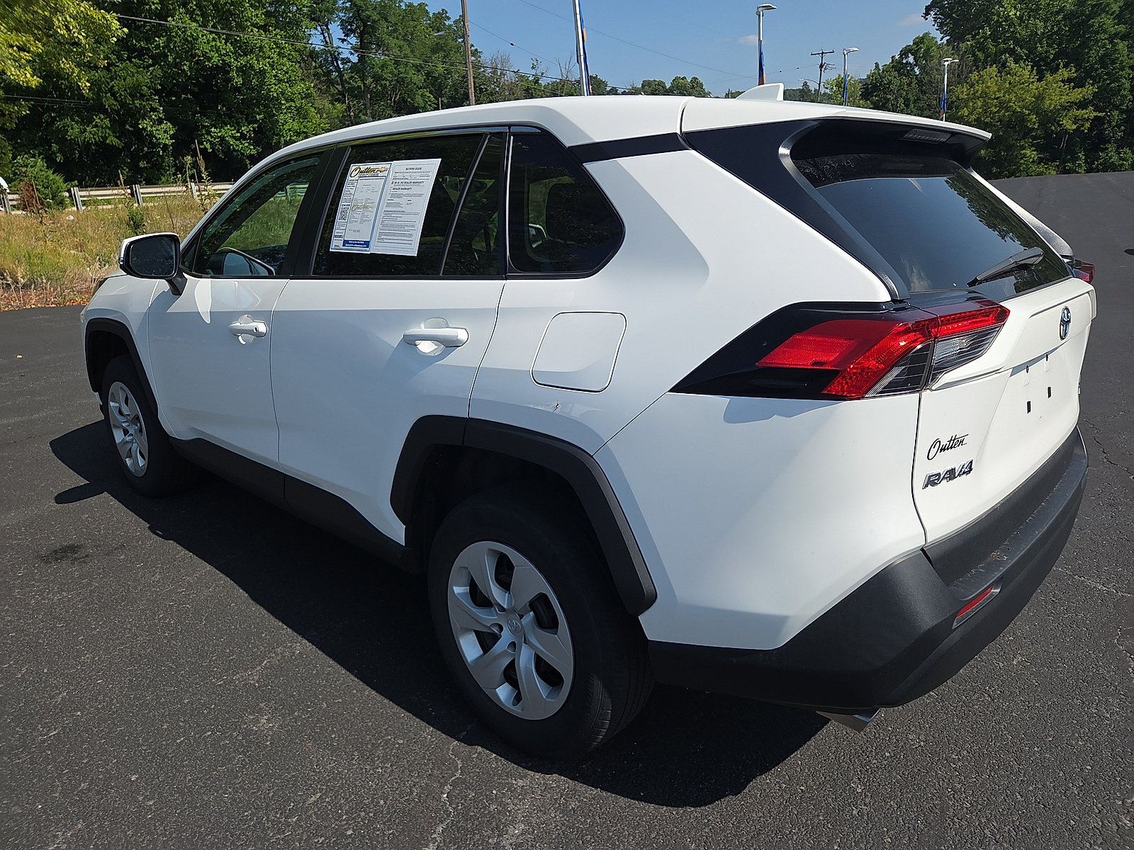 Used 2023 Toyota RAV4 LE AWD/4WD image 5