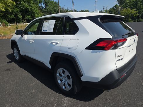 Used 2023 Toyota RAV4 LE AWD/4WD image 5