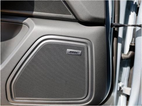 Certified 2025 Porsche Macan image 22