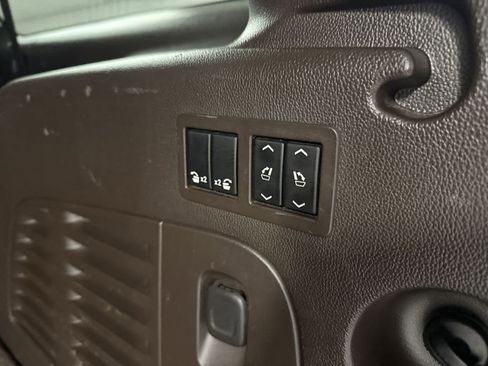 Used 2017 GMC Yukon XL Denali w/ Open Road Package image 32