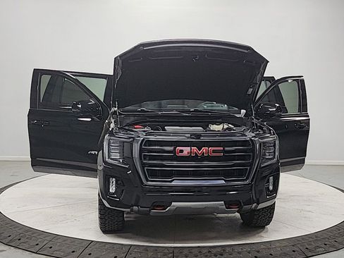 Used 2023 GMC Yukon XL AT4 w/ AT4 Premium Package AWD/4WD image 10
