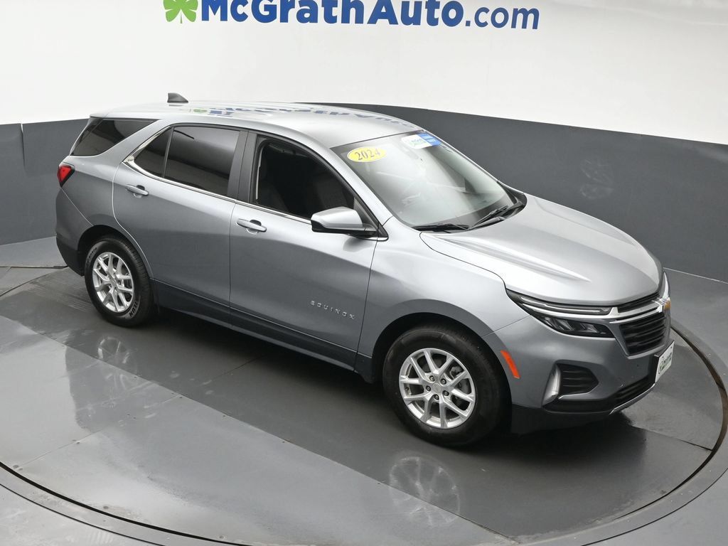 Used 2024 Chevrolet Equinox LT AWD/4WD image 3