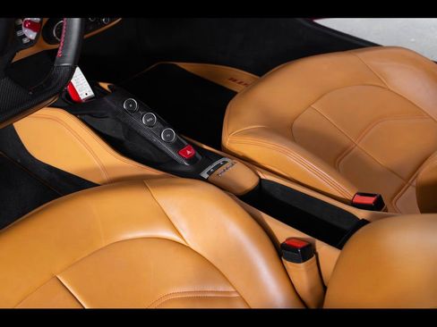 Used 2017 Ferrari 488 GTB RWD image 7