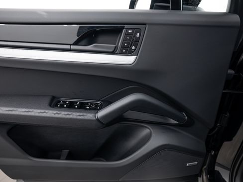 Certified 2026 Porsche Cayenne Coupe AWD/4WD image 19