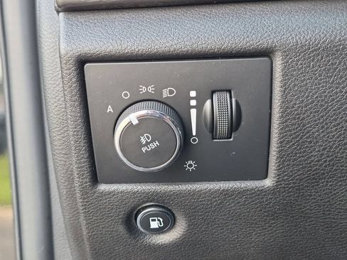 Used 2018 Jeep Grand Cherokee Laredo AWD/4WD image 17