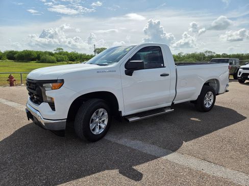 Used 2022 Chevrolet Silverado 1500 W/T RWD image 3