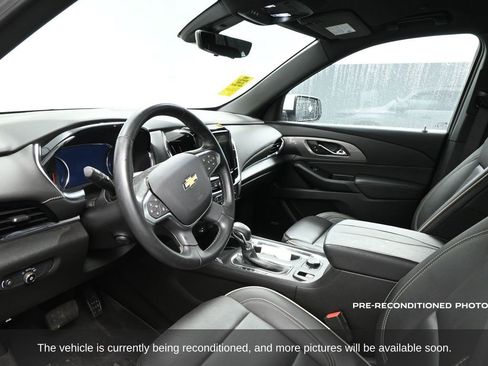 Used 2023 Chevrolet Traverse Premier image 2