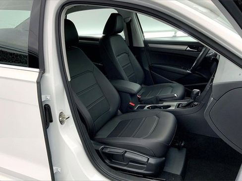 Used 2021 Volkswagen Passat 2.0T SE image 7