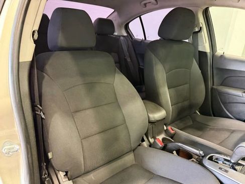 Used 2016 Chevrolet Cruze LT w/ Technology Package image 28