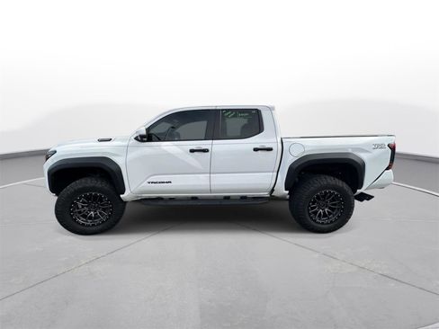 Used 2024 Toyota Tacoma TRD Off-Road w/ TRD Off Road Premium Package image 9