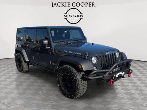 Used 2018 Jeep Wrangler Unlimited Rubicon w/ Connectivity Group AWD/4WD image 3