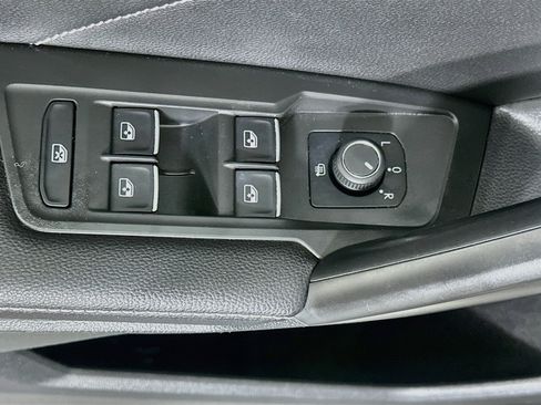 Used 2022 Volkswagen Tiguan SE FWD image 15