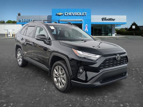 Used 2025 Toyota RAV4 XLE Premium image 3