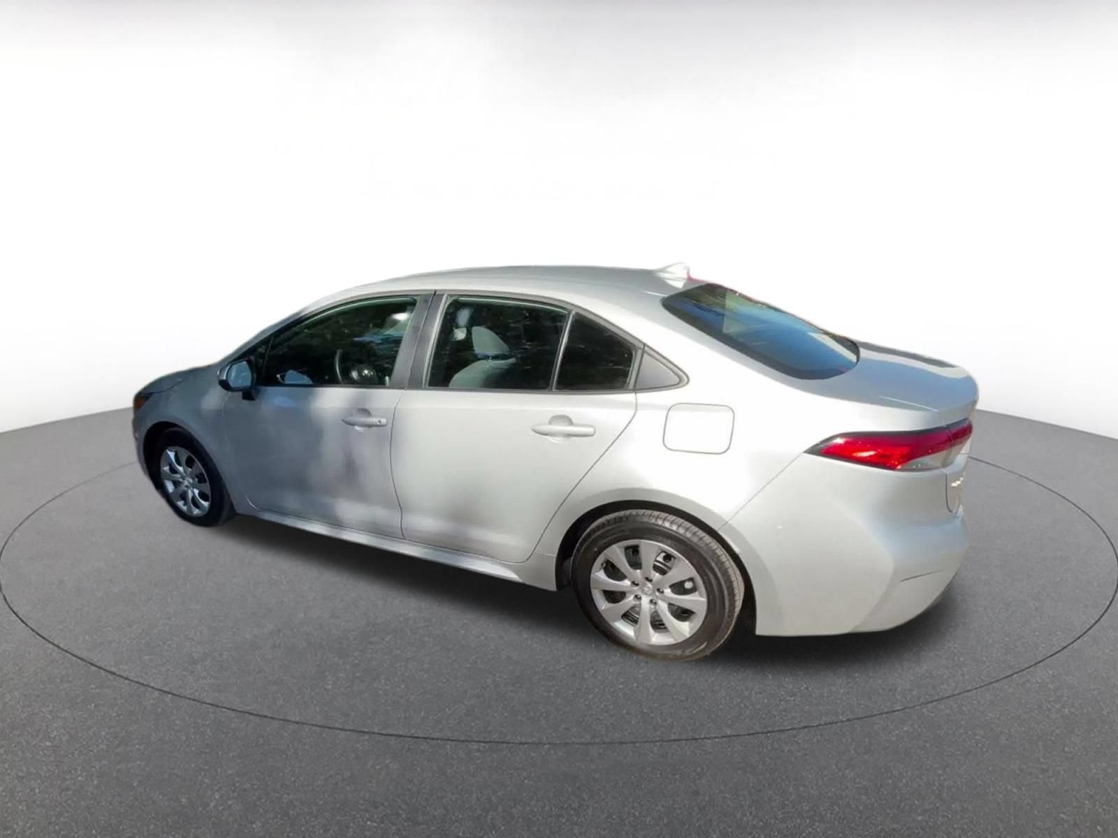Used 2025 Toyota Corolla LE FWD image 8