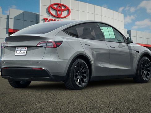 Used 2021 Tesla Model Y Long Range AWD/4WD image 3