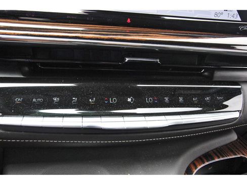 Used 2024 Cadillac Escalade Luxury RWD image 25