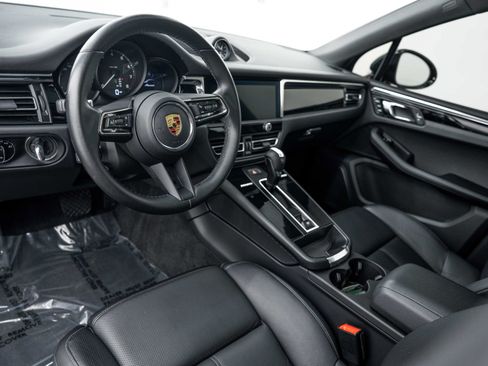 Certified 2024 Porsche Macan AWD/4WD image 4