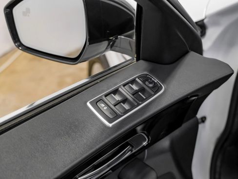 Used 2019 Jaguar F-PACE Premium image 37