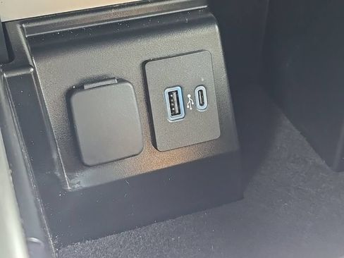 Used 2023 Ford Explorer XLT w/ Equipment Group 202A AWD/4WD image 33