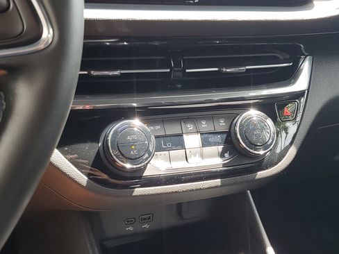 Certified 2024 Buick Envista Sport Touring w/ Convenience I Package FWD image 29