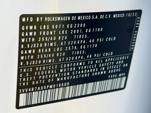 Used 2023 Volkswagen Tiguan SEL R-Line image 29