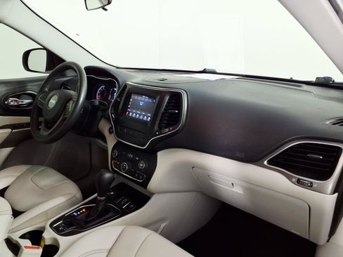 Used 2020 Jeep Cherokee Latitude Plus AWD/4WD image 9