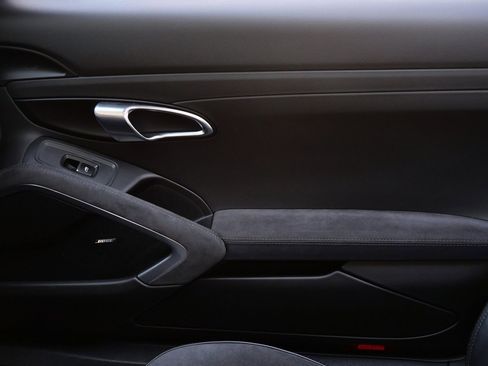 Used 2018 Porsche 718 Boxster GTS image 16