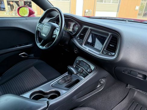 Used 2023 Dodge Challenger SXT RWD image 39